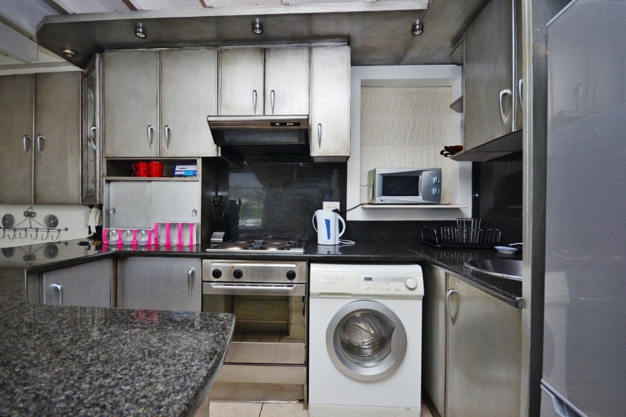 To Let 2 Bedroom Property for Rent in Green Point Western Cape